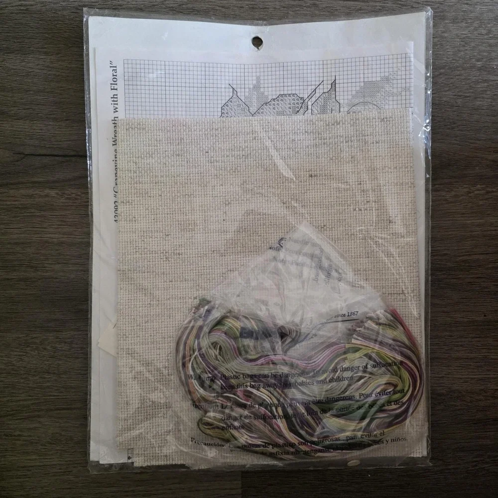 VTG Bucilla Grapevine  Wreath Floral Heart  Counted Cross Stitch Kit 43092 14x11